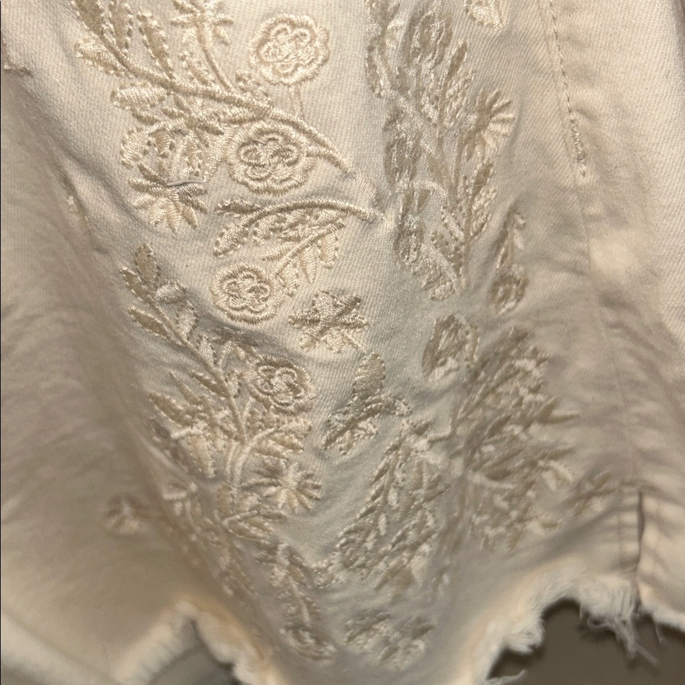Liverpool Los Angeles Embroidered cream Women's Shorts - Picture 3 of 9